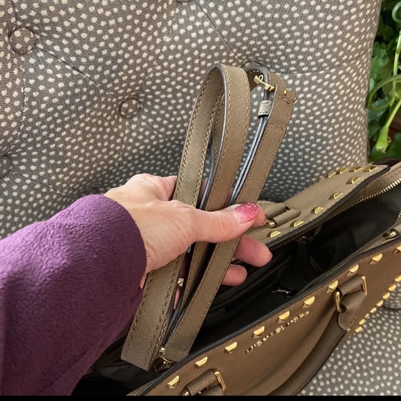 Michael Kors Selma Studded Satchel & Crossbody XL & FREE wallet & LC earrings! - Picture 5 of 10